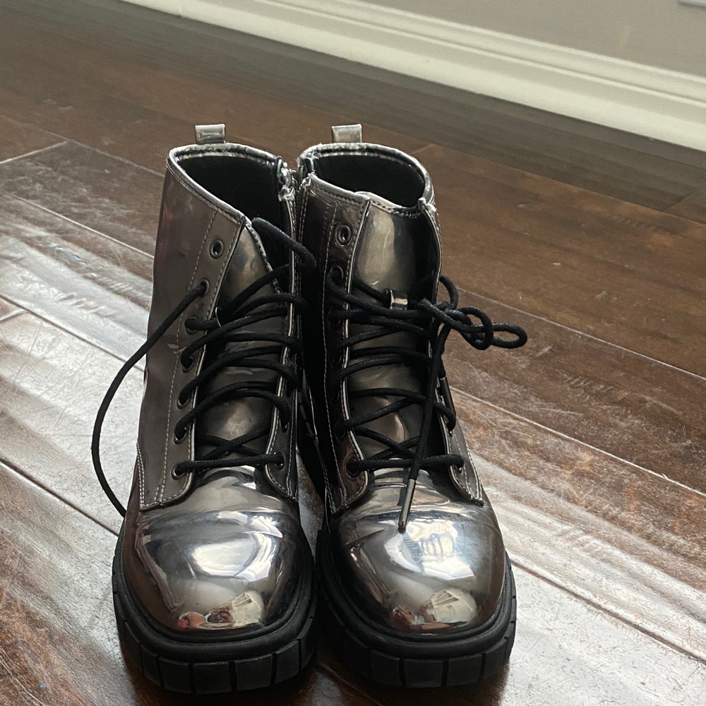 Stylish Silver Girl’s Boots